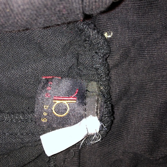 Red bag - cargo capris - Picture 5 of 5